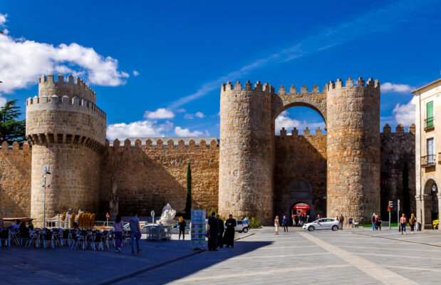 Самые впечатляющие ворота и арки Испании