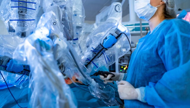 В клинике HLA Vistahermosa появилась роботизированная хирургическая система da Vinci